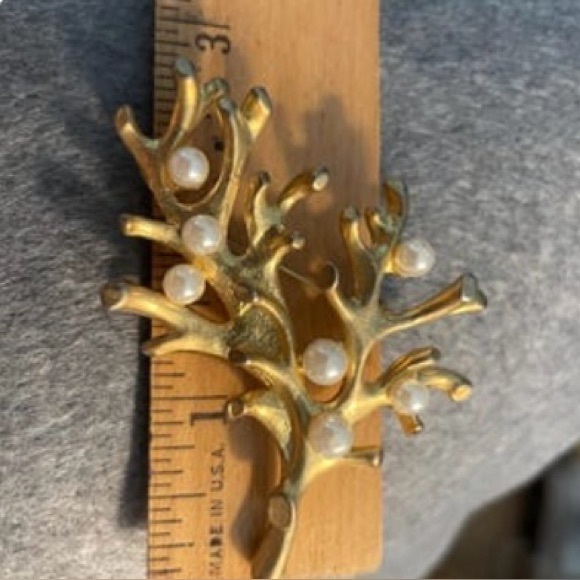 Sarah Coventry Lot of Brooch, Necklace w/Locket & Stunning Tree Brooch w/Pearls - Picture 4 of 10